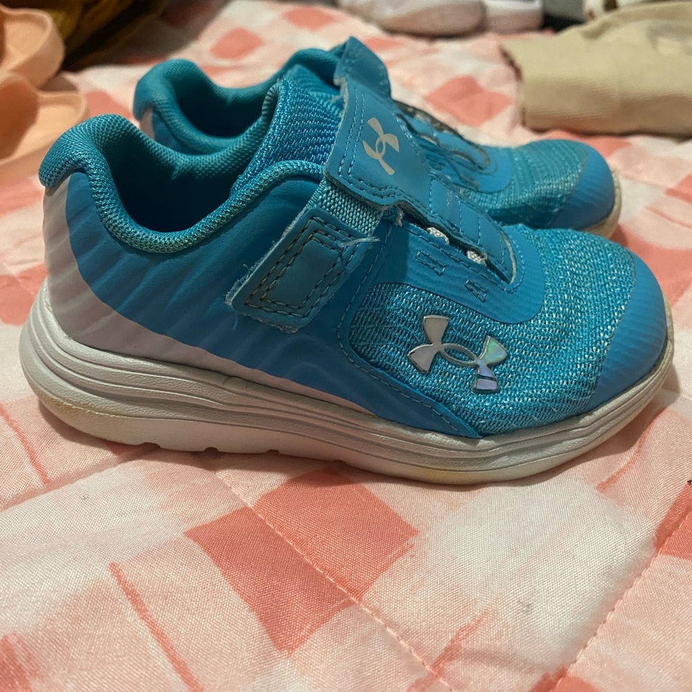Under Armour Blue tennis shoe